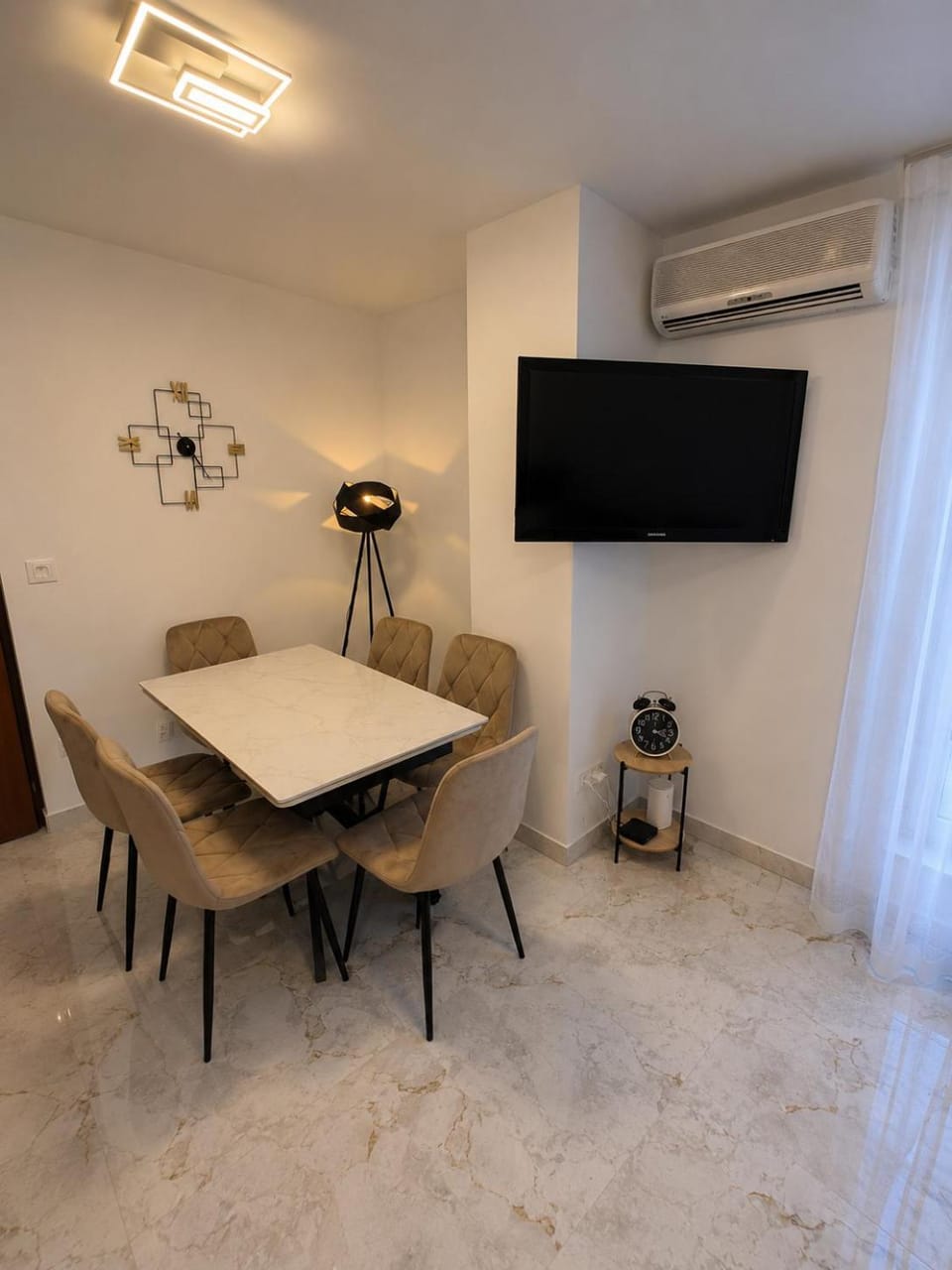 Apartman Edi- Newly renovated with balcony Apartment in Split