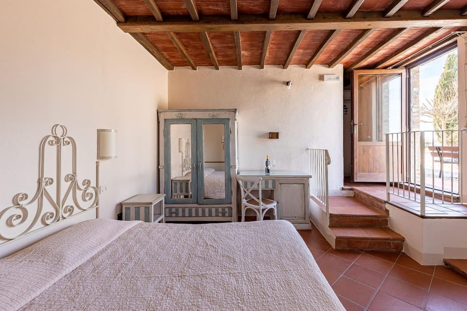 Photo of the whole room, Decorative detail, Bedroom, furniture
