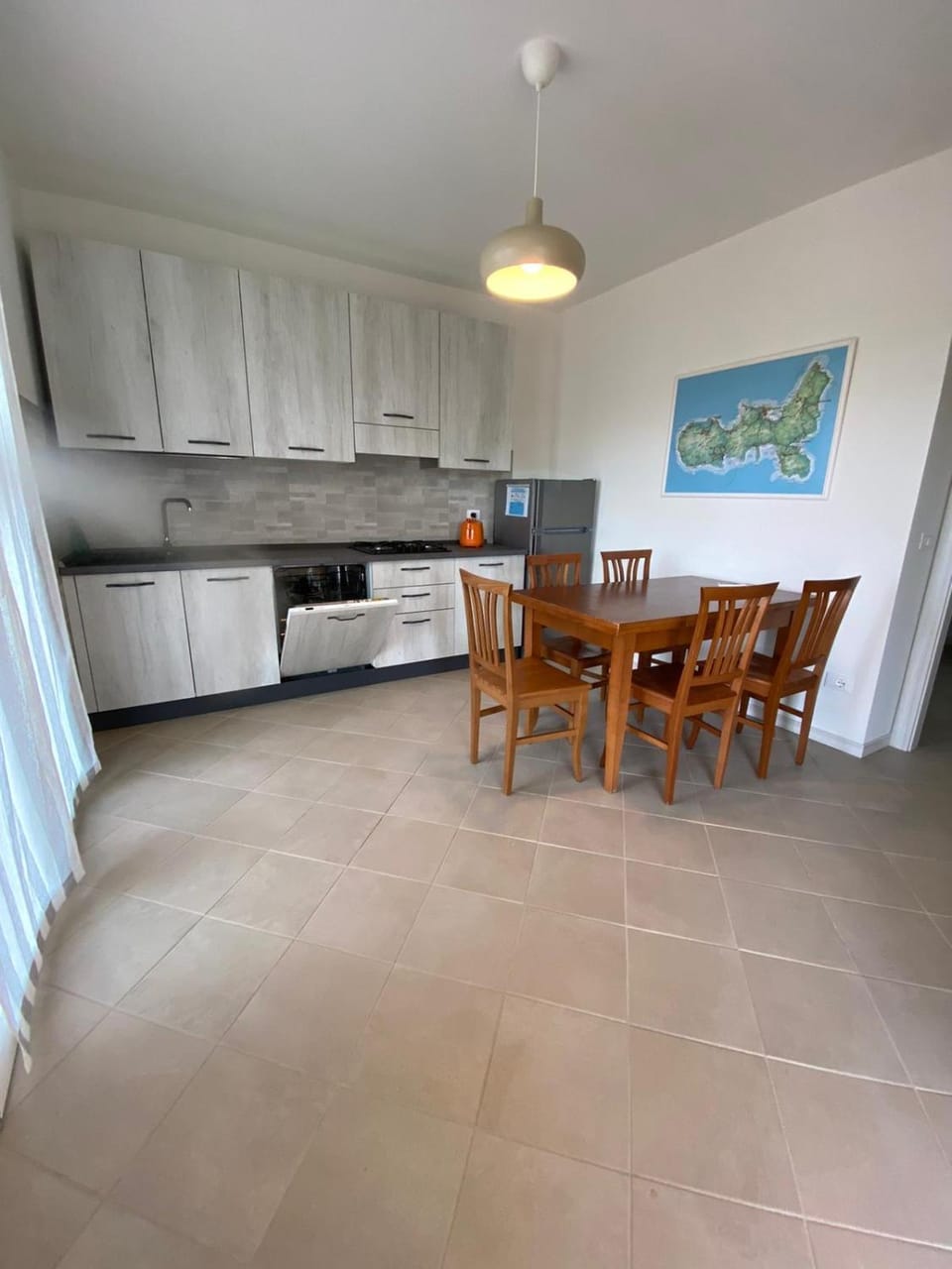 Kitchen or kitchenette, Dining area