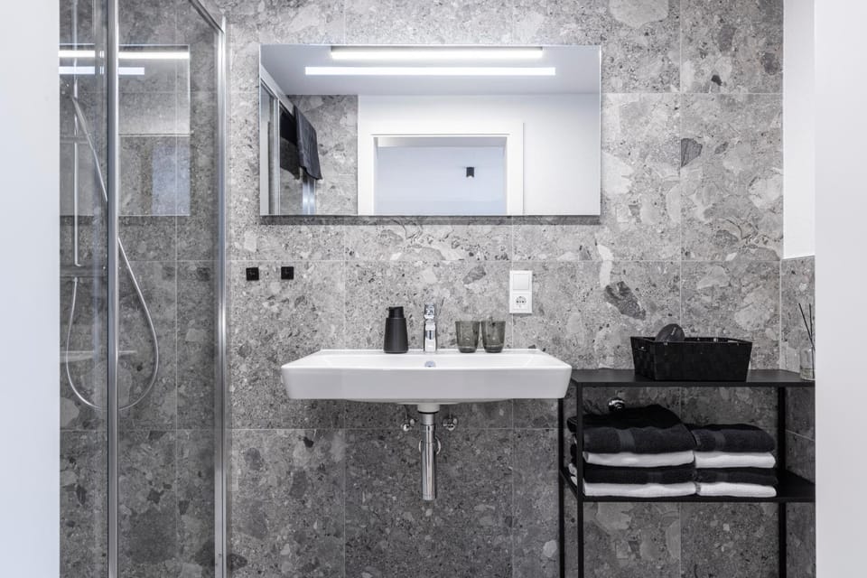 Shower, Bathroom, towels