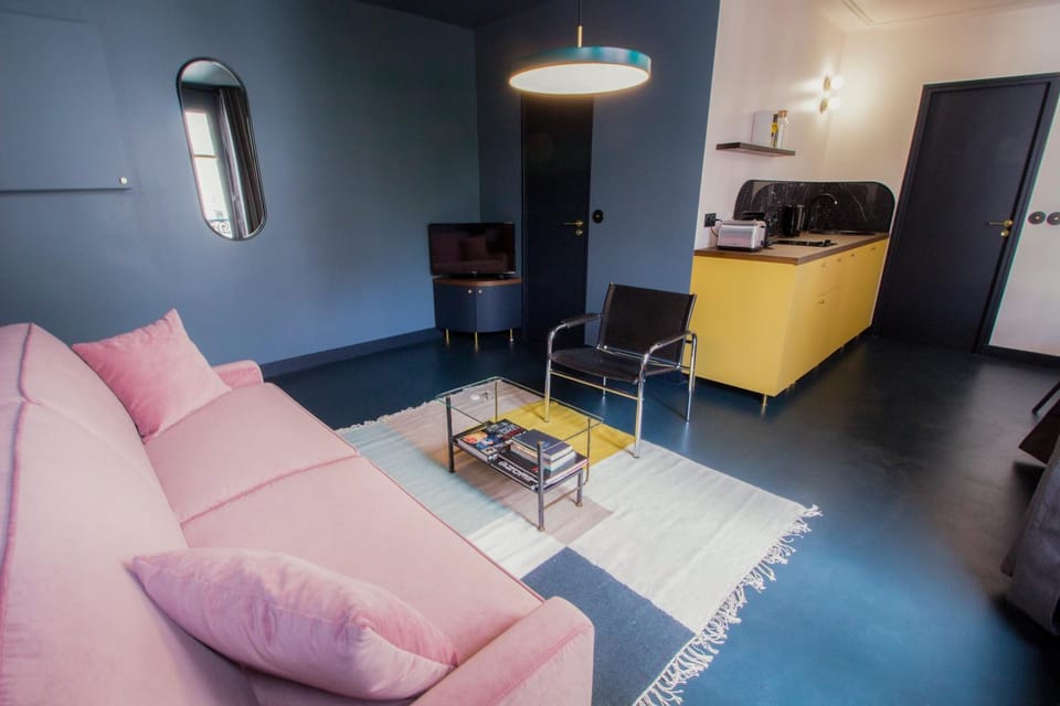 Kitchen or kitchenette, Living room