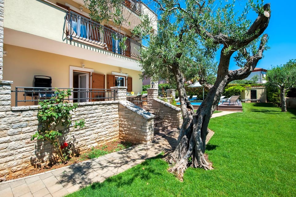 BBQ facilities, Garden, Balcony/Terrace, Pool view, Swimming pool