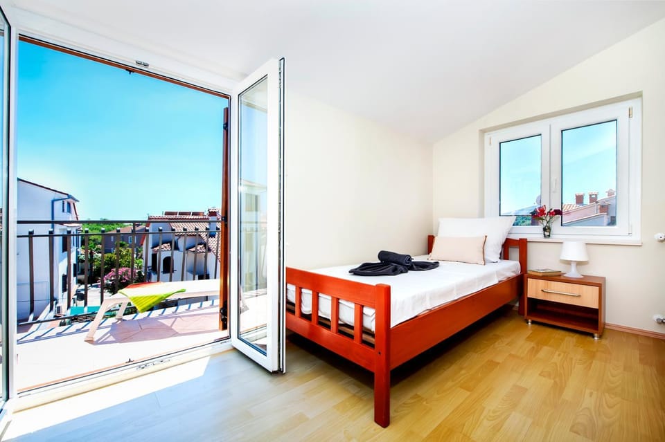 Balcony/Terrace, Bedroom, Garden view