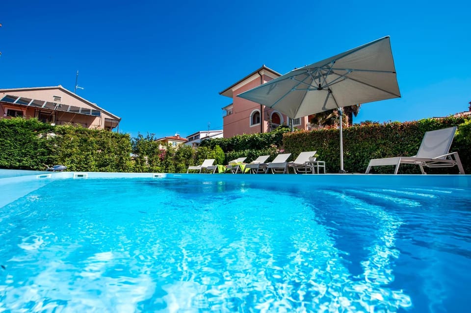 Property building, Garden, Swimming pool