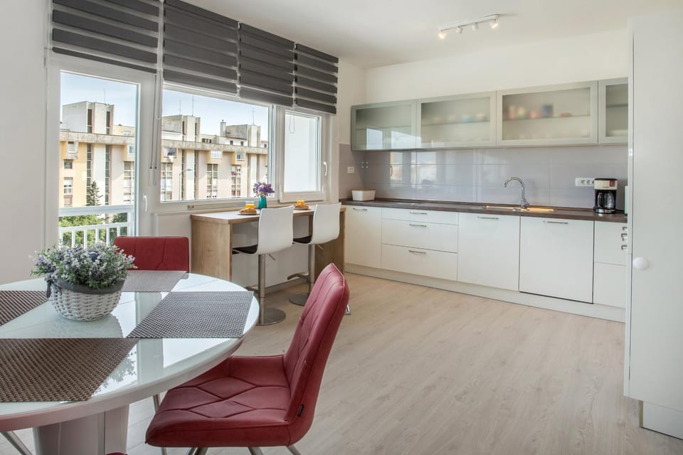 AC Apartment with 2 Bedrooms and 2 Bathrooms-FREE PRIVATE PARKING Apartment in Split