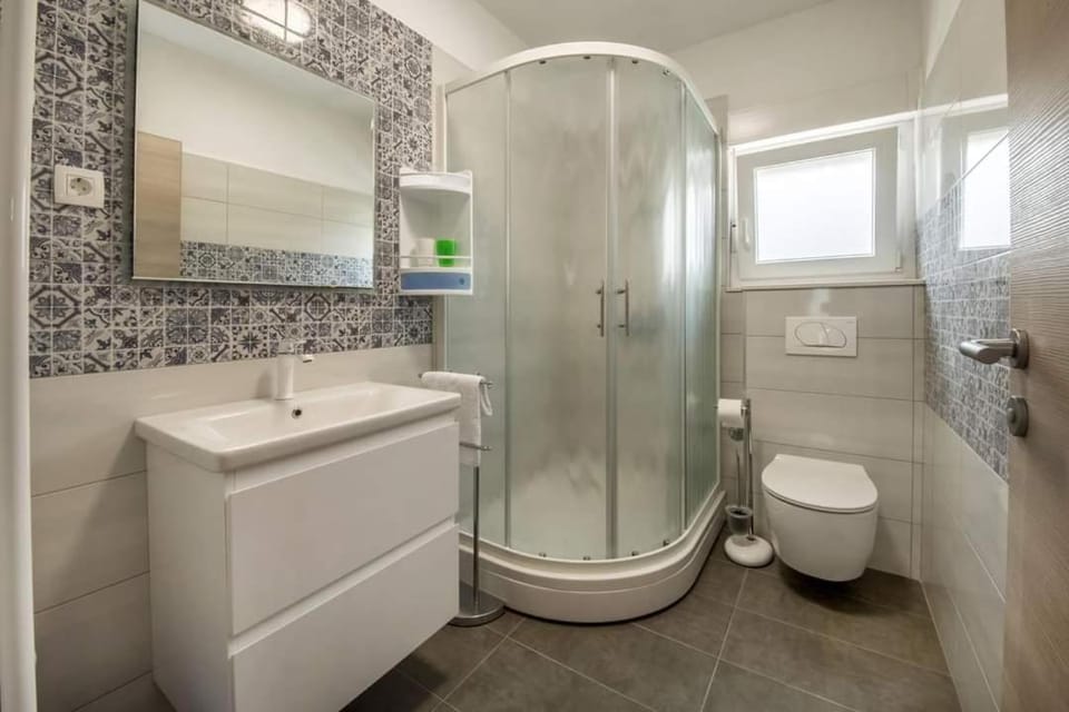AC Apartment with 2 Bedrooms and 2 Bathrooms-FREE PRIVATE PARKING Apartment in Split