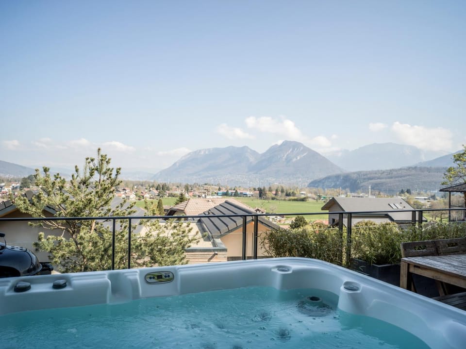 Venez Chez Vous - Chalet Le Villaret - Vue lac Villa in Talloires