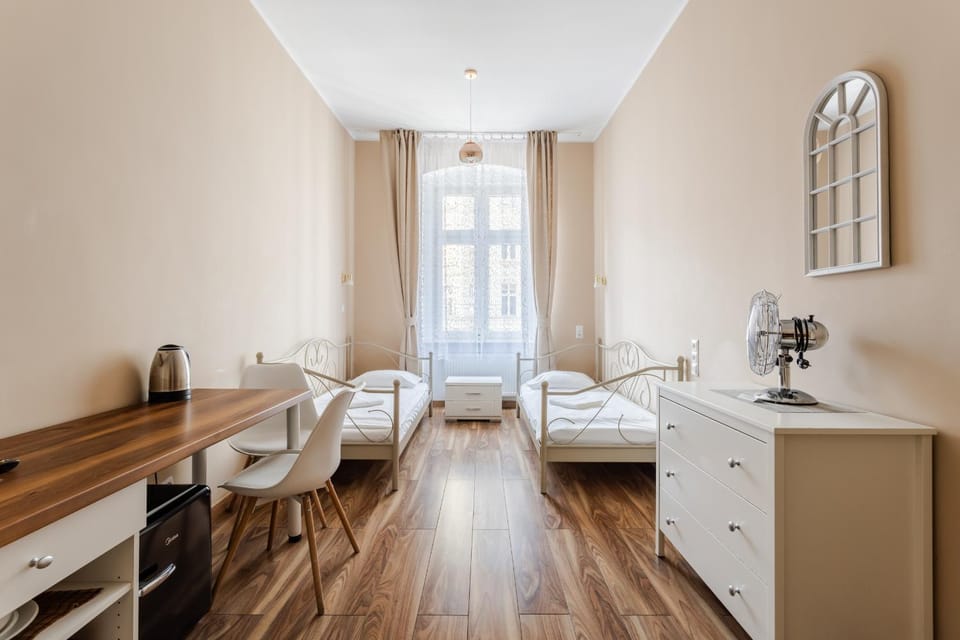 Bed, Photo of the whole room, towels