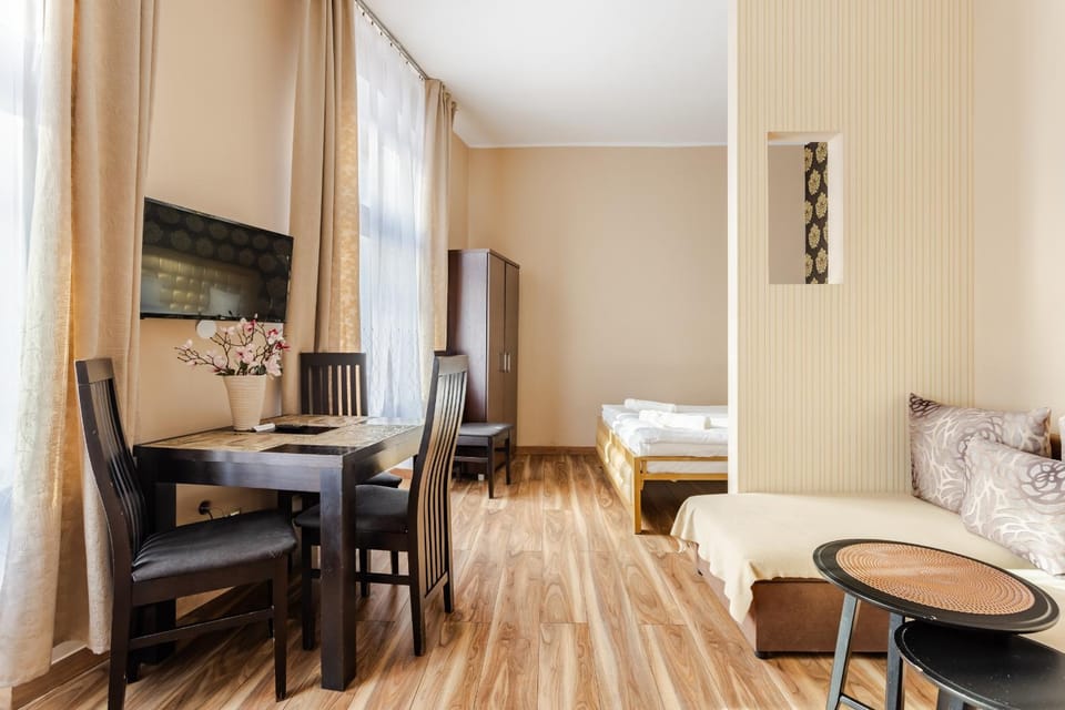 Bed, TV and multimedia, Photo of the whole room, Seating area, Dining area, hair dresser