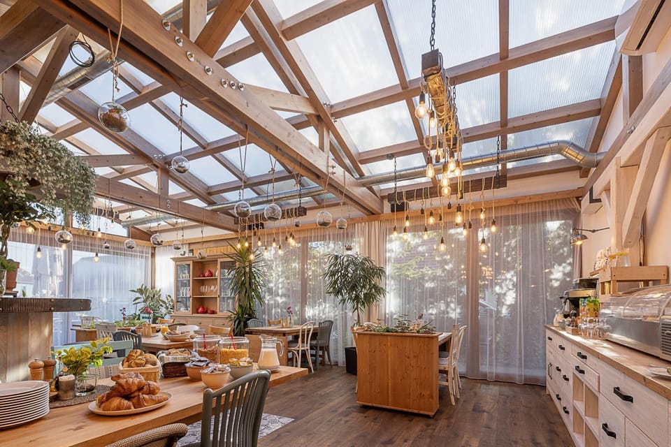 Restaurant/places to eat, Garden, Breakfast