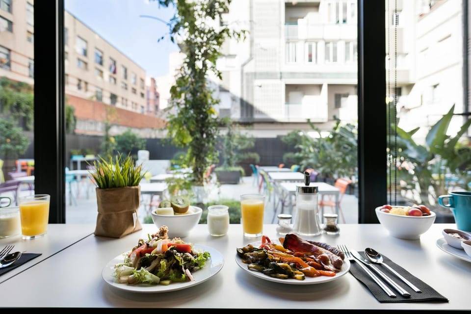 Patio, Buffet breakfast