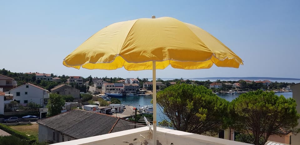 Apartmani Ivanka Simuni Bed and Breakfast in Novalja