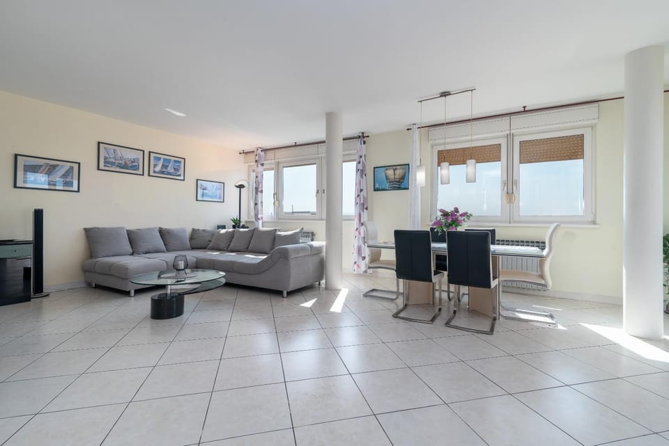 Luxury apartment Overlooking the City Apartment in Split