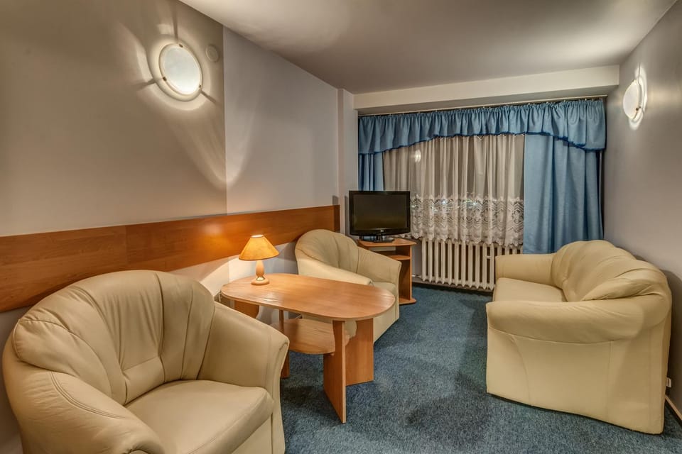 TV and multimedia, Seating area