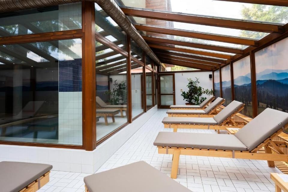 Sauna, Spa and wellness centre/facilities, Pool view, Swimming pool, Swimming pool, sunbed