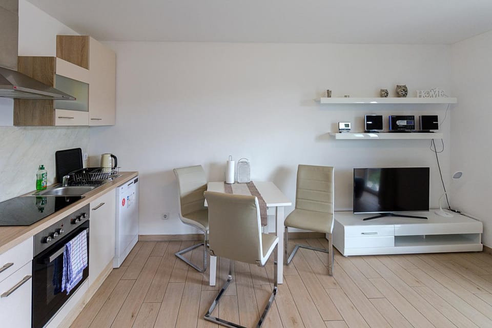 Kitchen or kitchenette, Living room