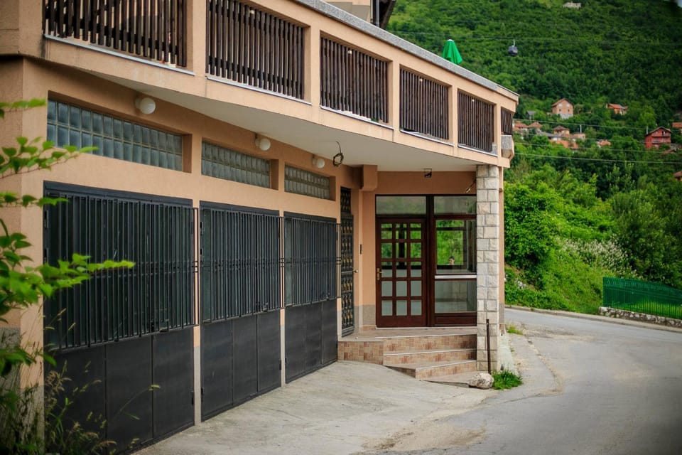 Property building, Facade/entrance