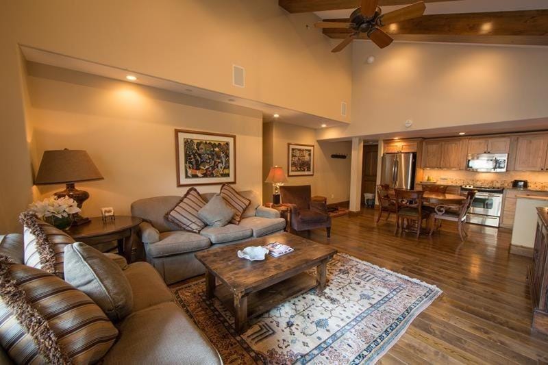 Condo with Onsite Pool & Hot Tub, Free WiFi & Garage Parking Apartment in Vail