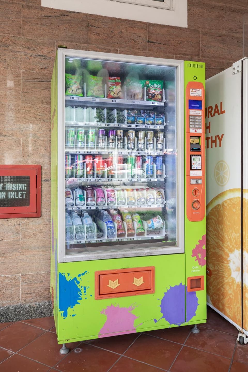 Facade/entrance, Food and drinks, Drinks, Non alcoholic drinks, vending machine