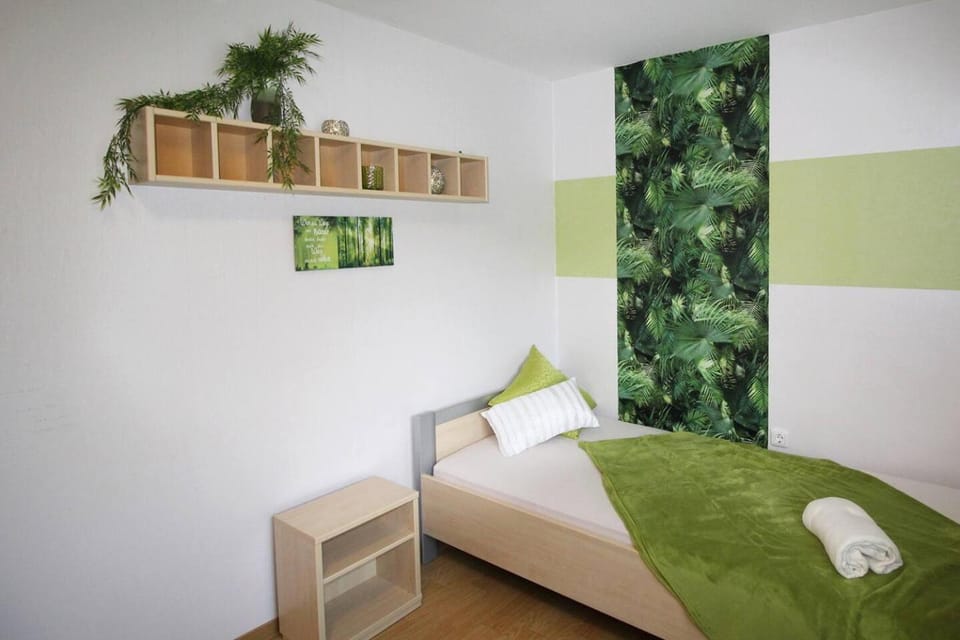 Bed, Photo of the whole room, Bedroom, towels