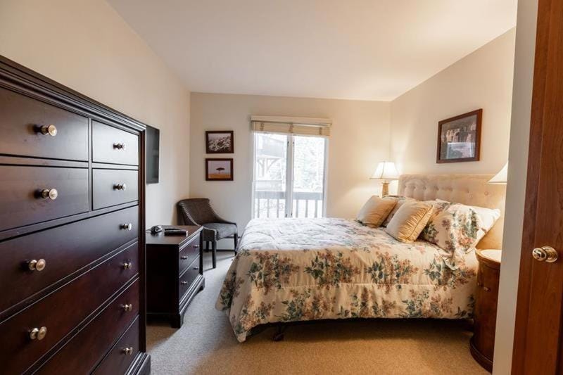 All Seasons Condo Close to Gondola Apartment in Vail
