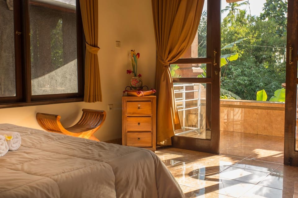 Bed, Bedroom, Garden view