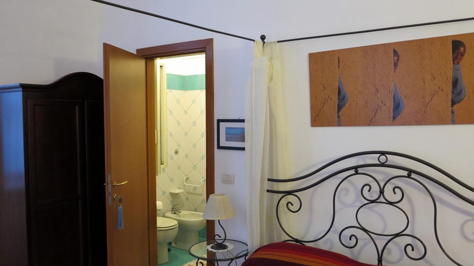 - B&B "Centro Antico" - Bed and Breakfast in Naples
