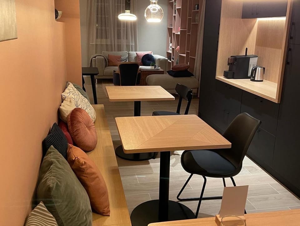 Living room, Dining area