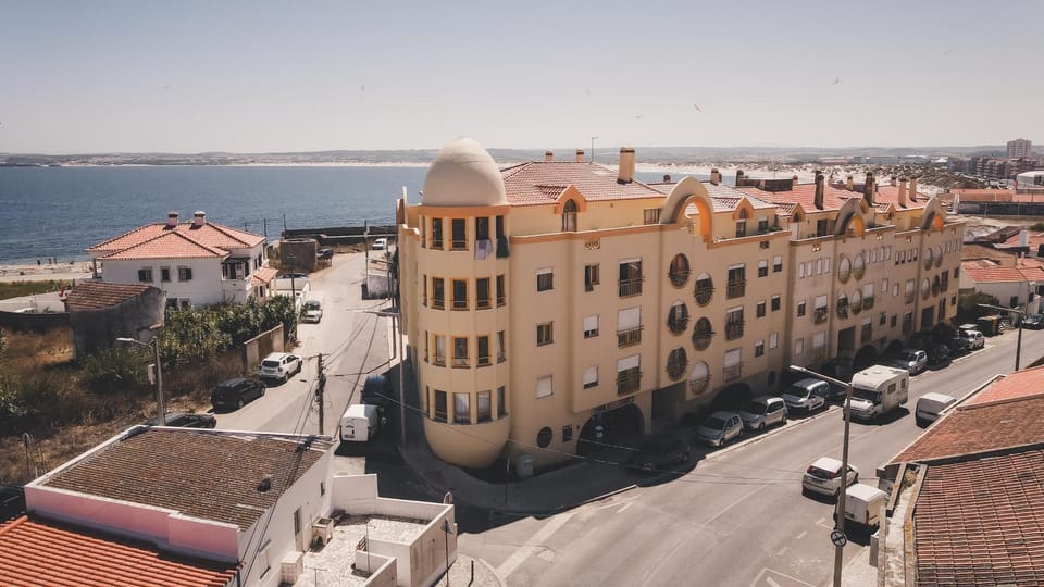 Facade/entrance, Bird's eye view