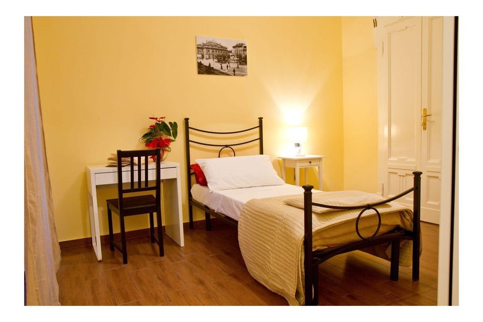 Bed, Photo of the whole room
