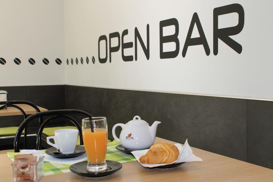 Lounge or bar, Breakfast