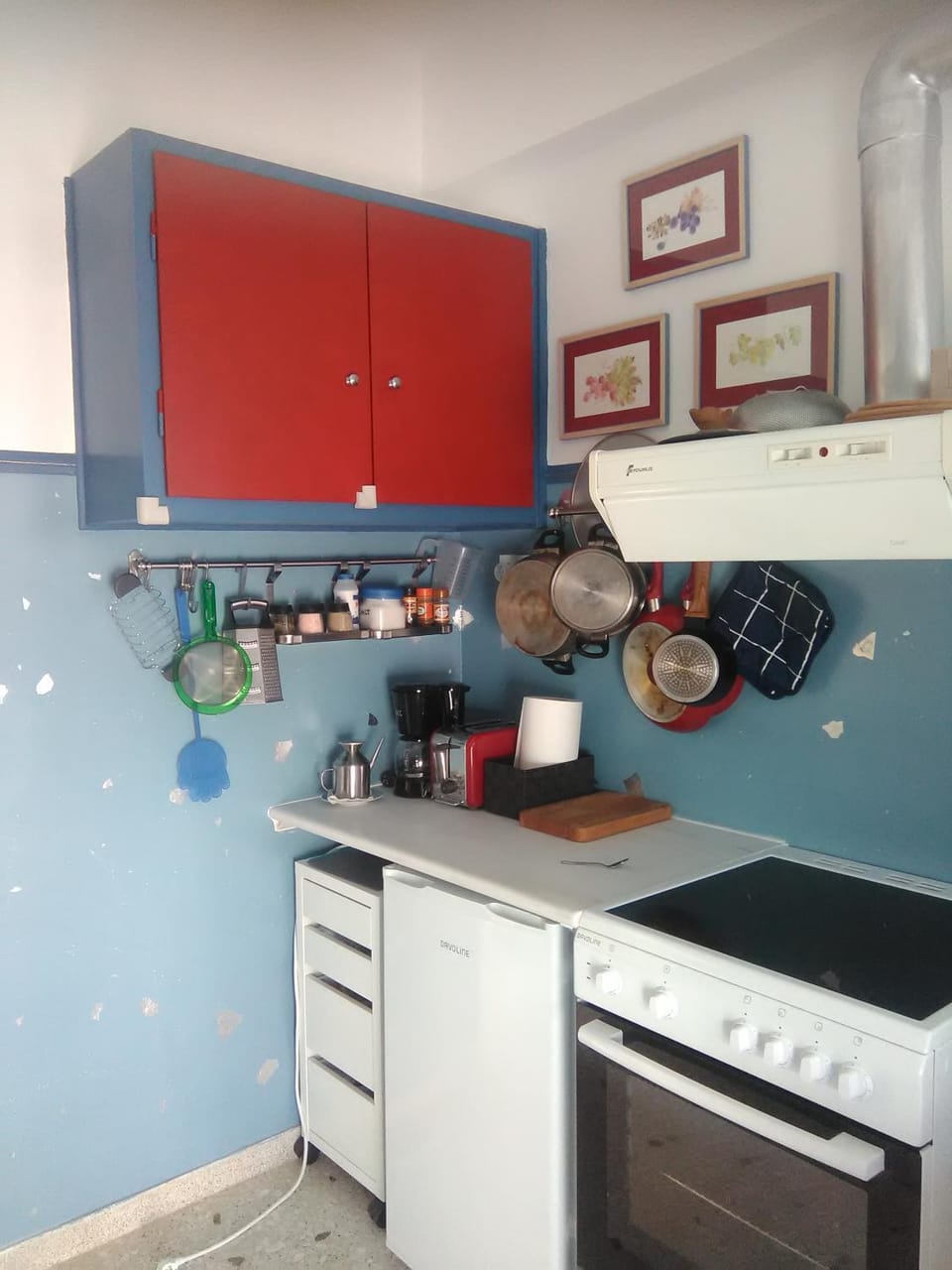 Coffee/tea facilities, Kitchen or kitchenette, Dining area