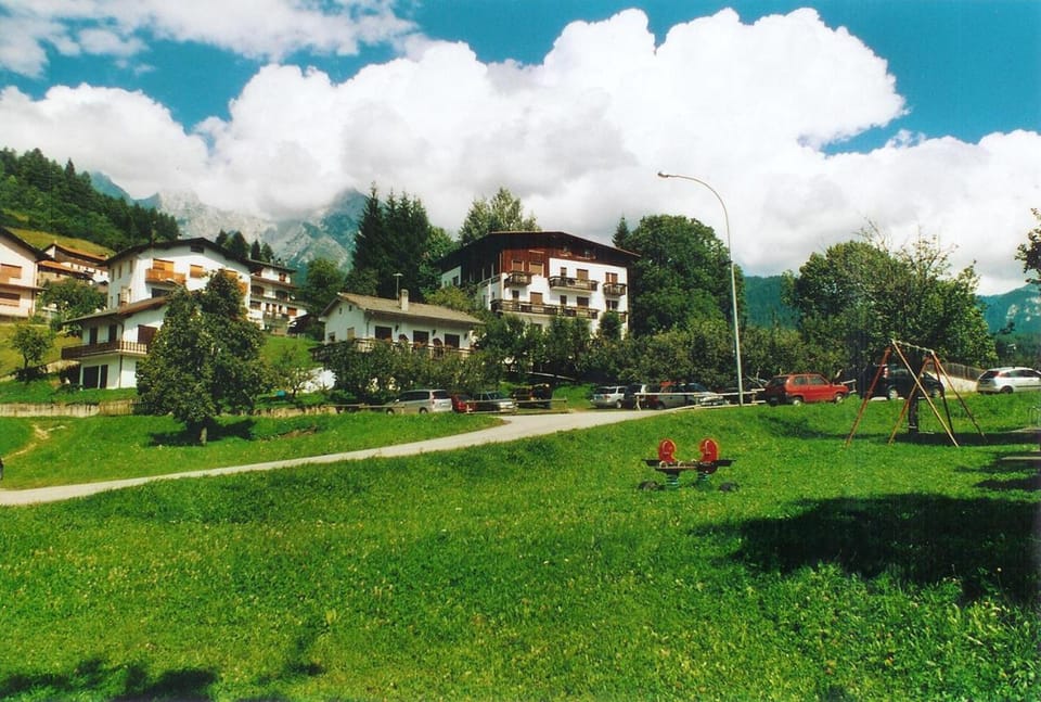 Day, Neighbourhood, Garden