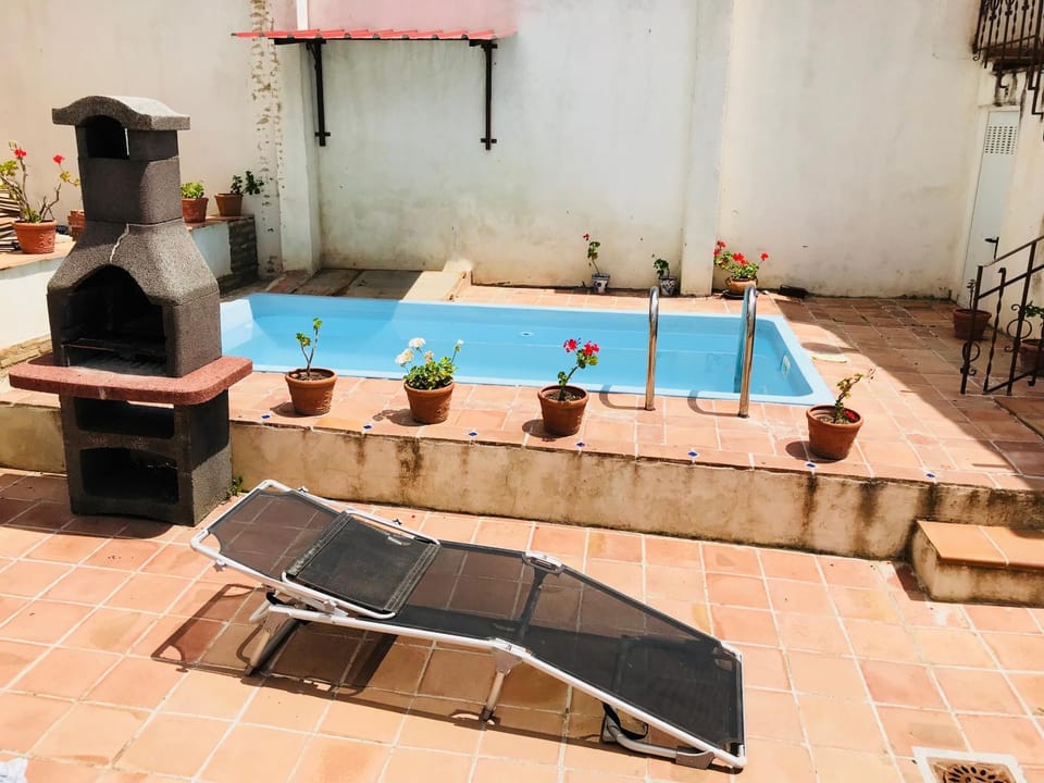 Swimming pool, Swimming pool