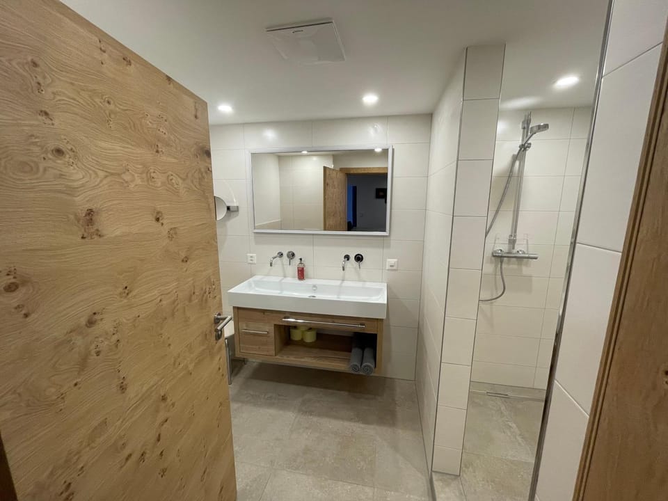 Shower, Bathroom, towels