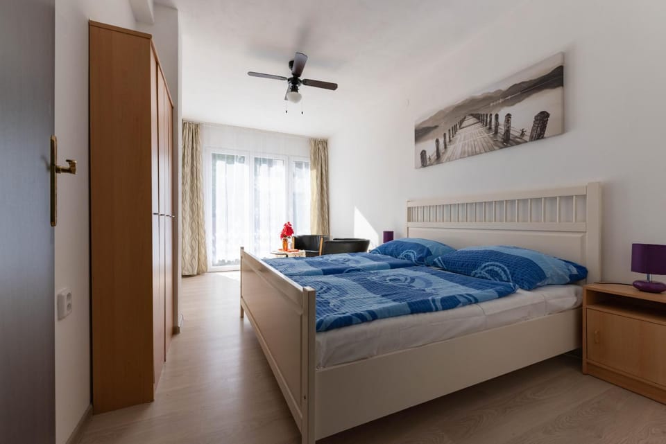 Photo of the whole room, Decorative detail, Bedroom