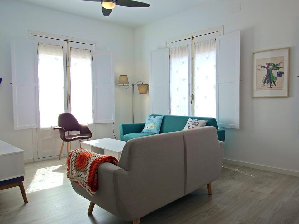 Living room, Photo of the whole room, Seating area, Dining area