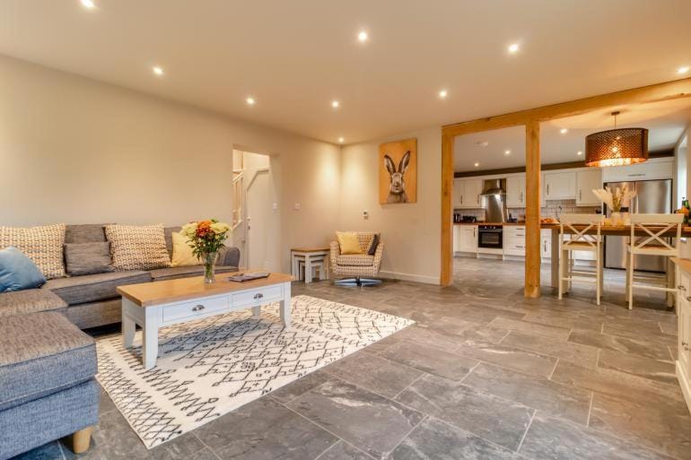 Kitchen or kitchenette, Living room, Seating area, Dining area, pet friendly