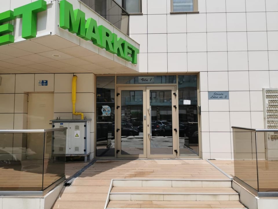Supermarket/grocery shop