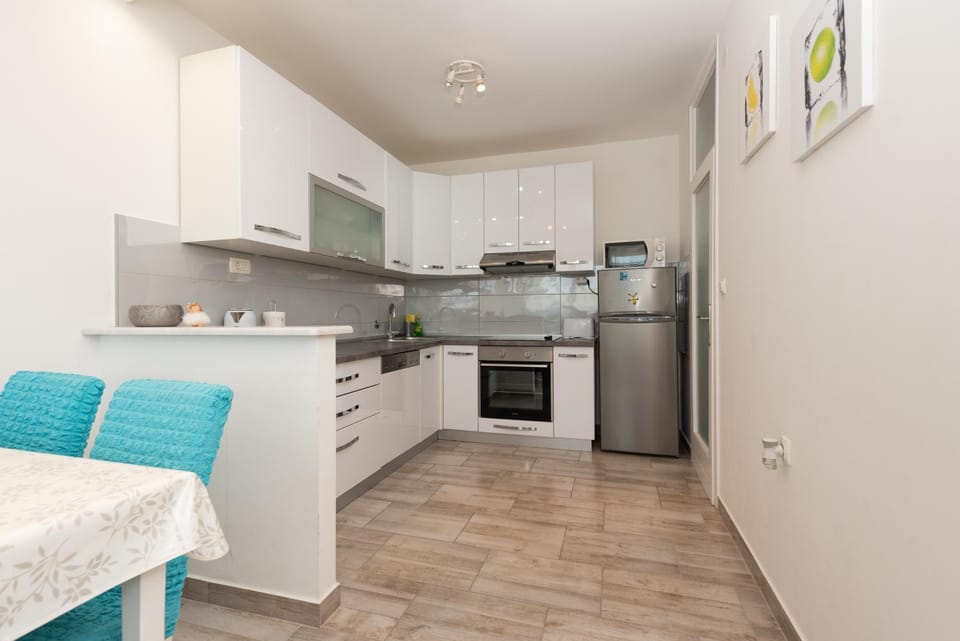 dishwasher, oven, kitchen