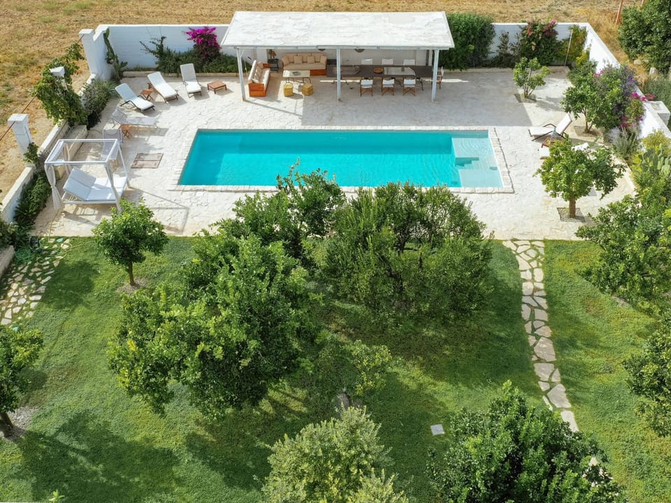 Bird's eye view, Pool view