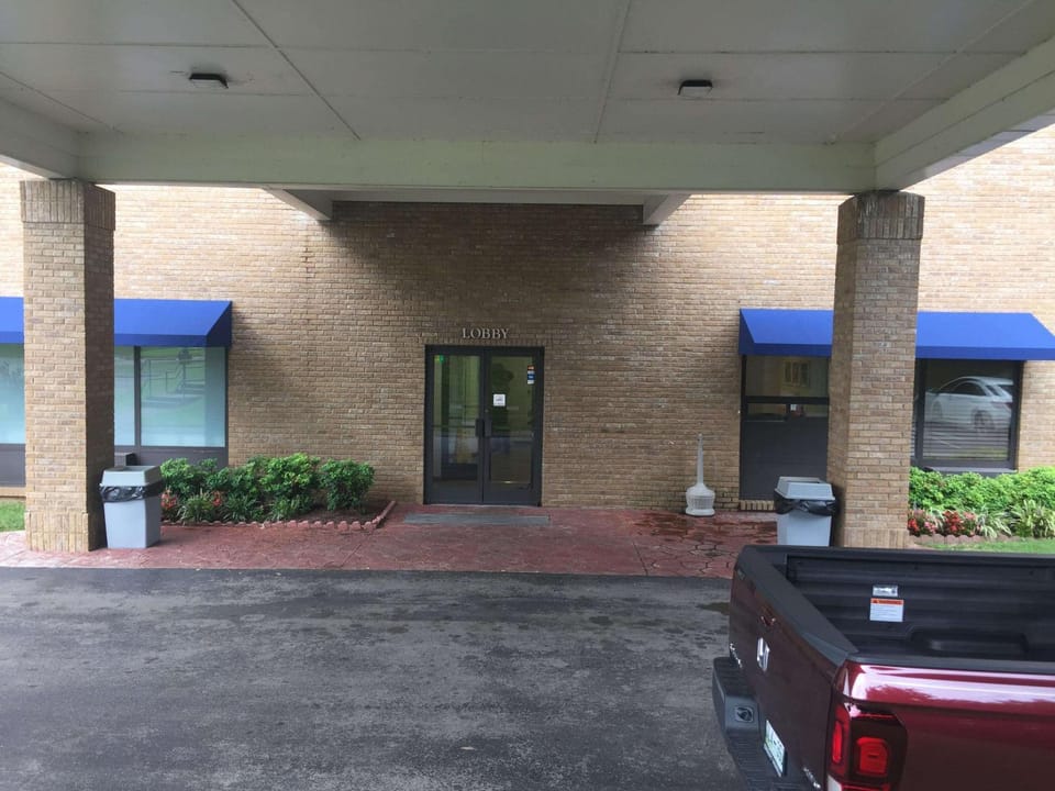 Property building, Facade/entrance, Day, On site, Time of day