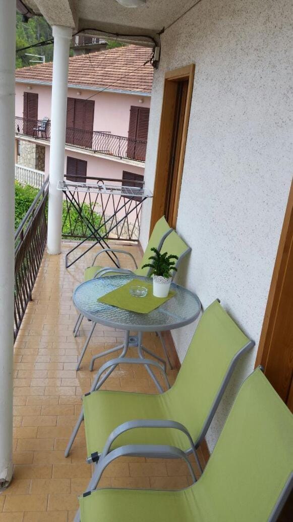 Apartman s pogledom na more AP3 Apartment in Split-Dalmatia County