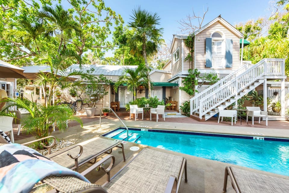 Property building, Swimming pool, Swimming pool