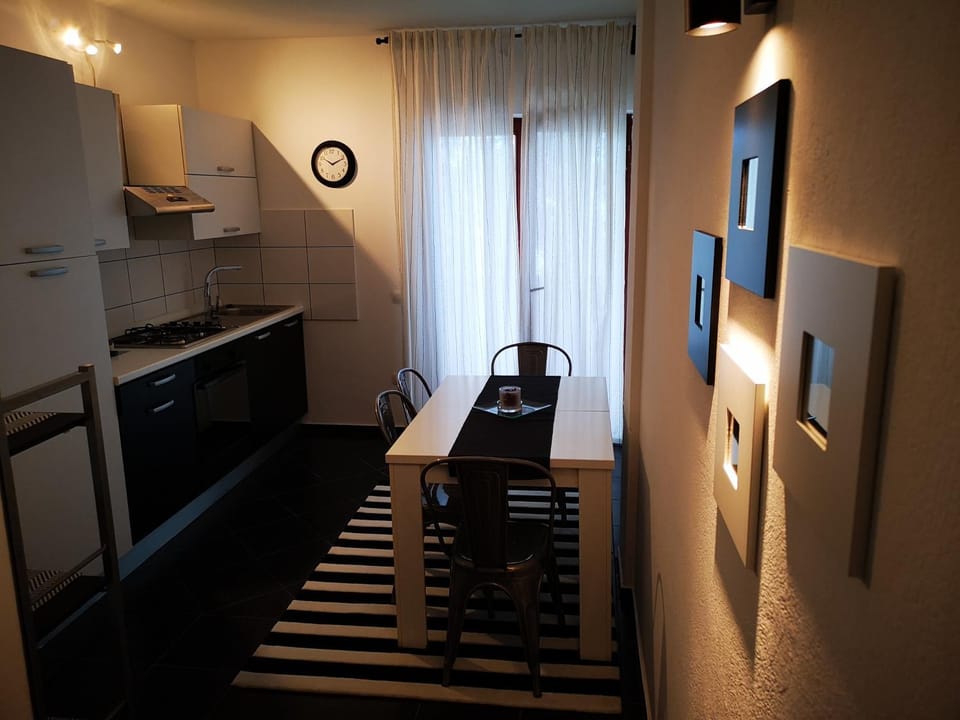 Kitchen or kitchenette, Dining area, pet friendly