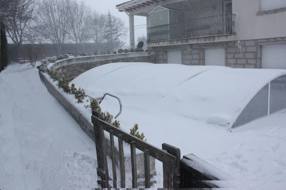 Property building, Winter, Swimming pool