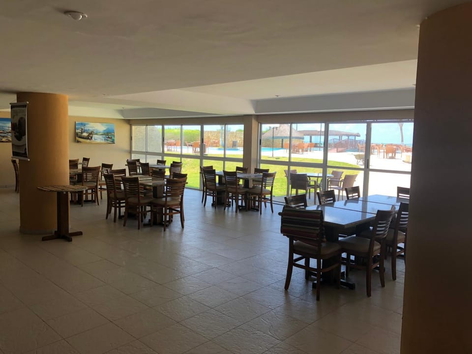 Restaurant/places to eat, Spring, Winter, Summer, BBQ facilities, Banquet/Function facilities, Communal kitchen, Autumn, On site, Swimming pool, Swimming pool, Alcoholic drinks, Non alcoholic drinks