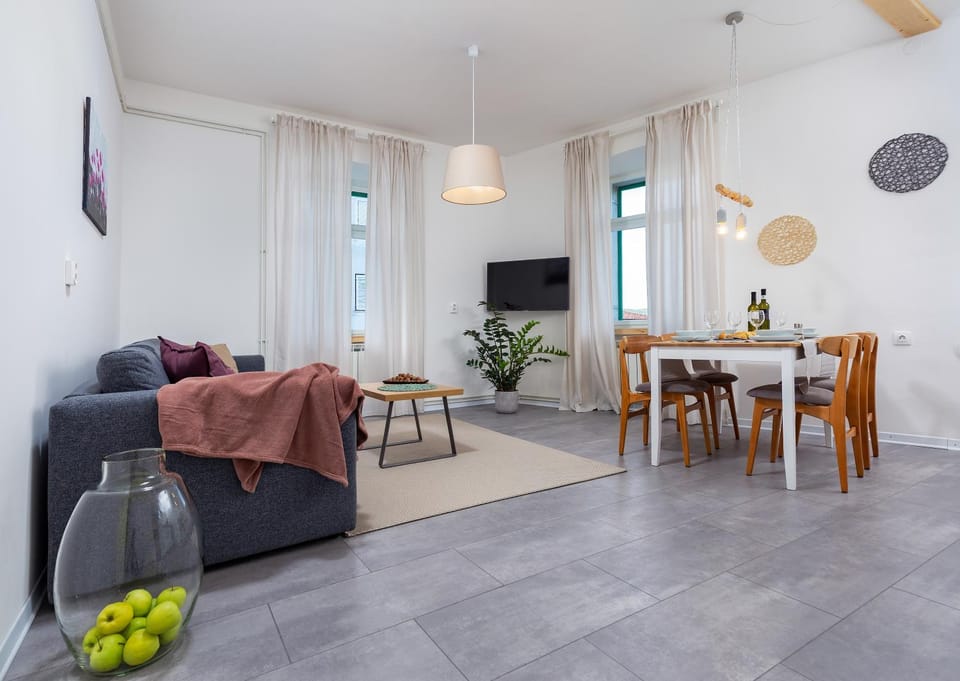 View (from property/room), Living room, Dining area, City view, Quiet street view