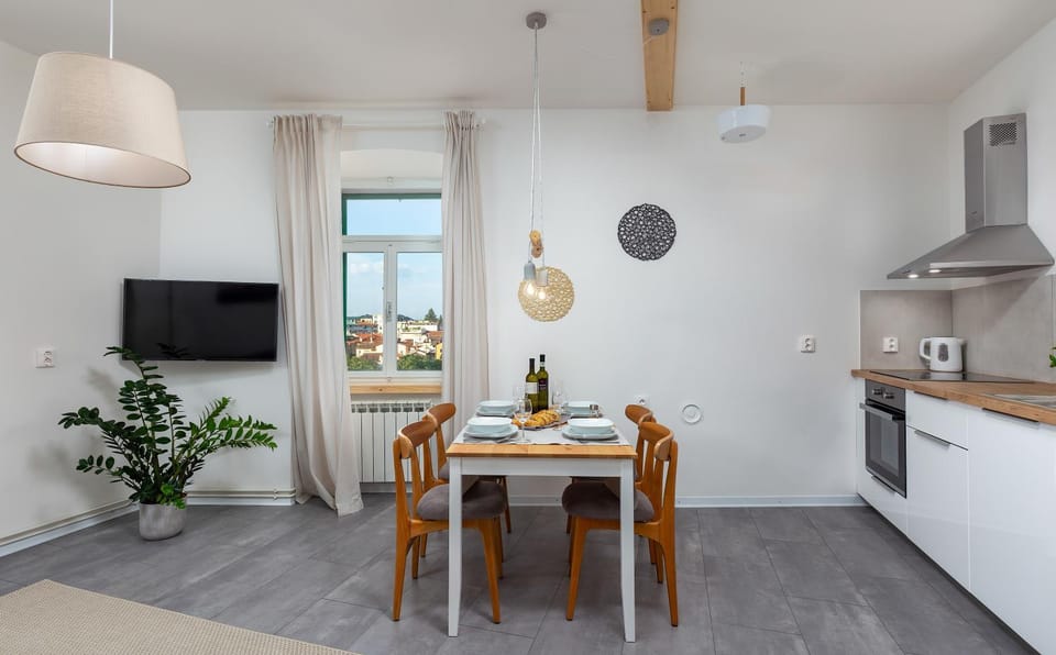 View (from property/room), Living room, Dining area, City view, Quiet street view