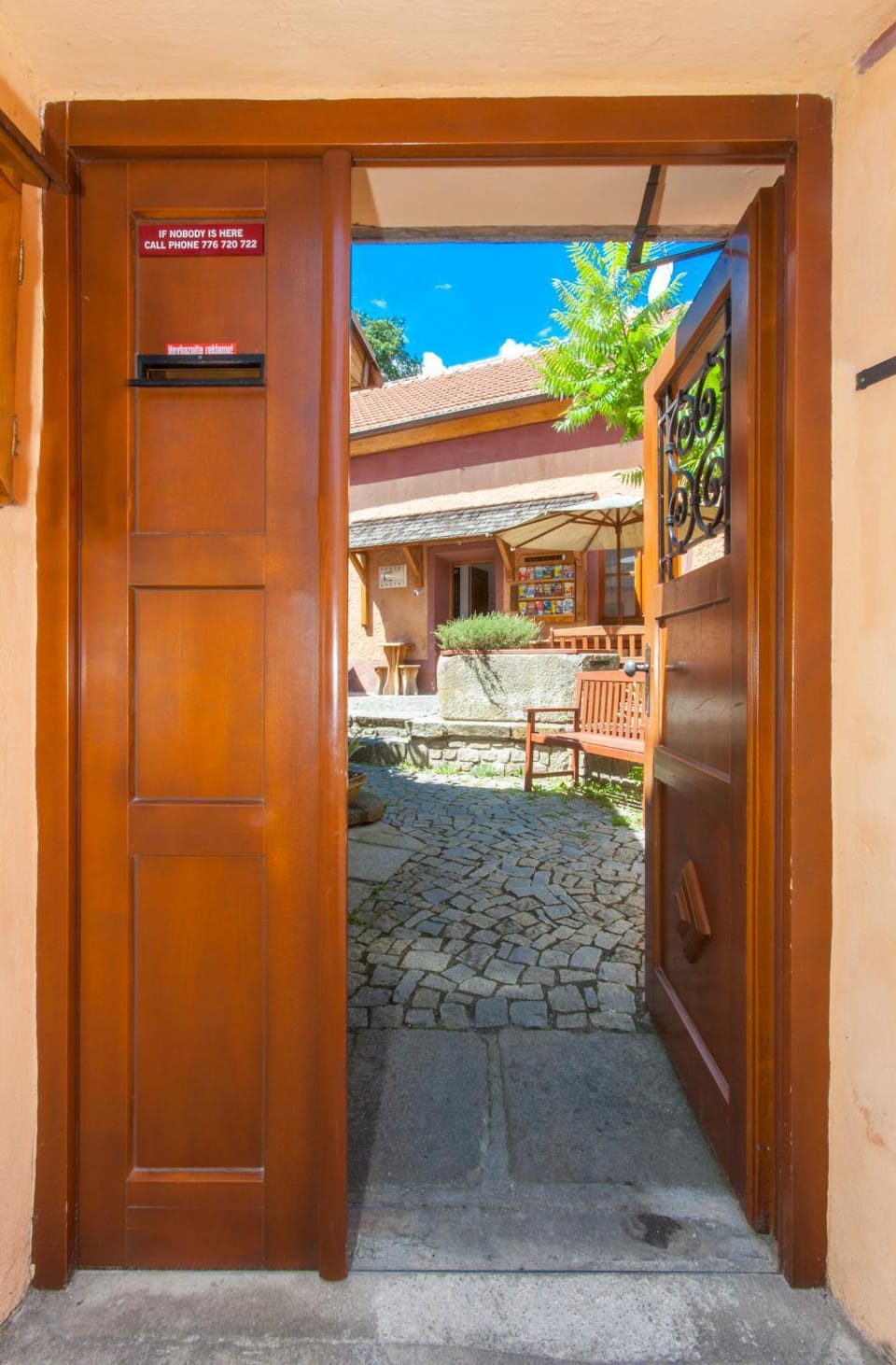 Facade/entrance